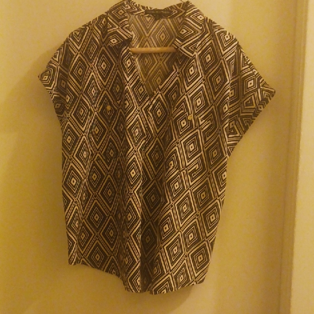 Adrienne Vittadini Black and White Diamond Pattern Blouse